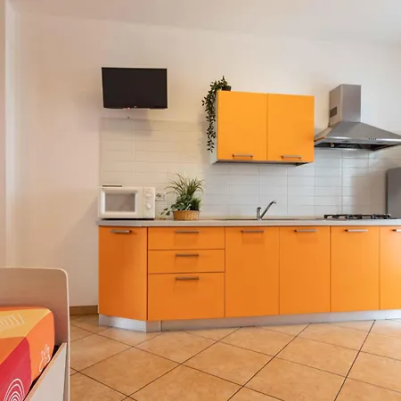 Diana Ovest アパート